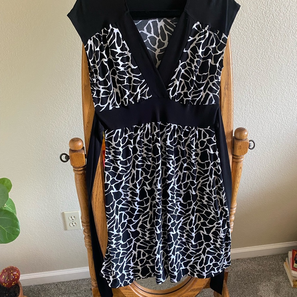 Elegant Black and White Patterned Dress